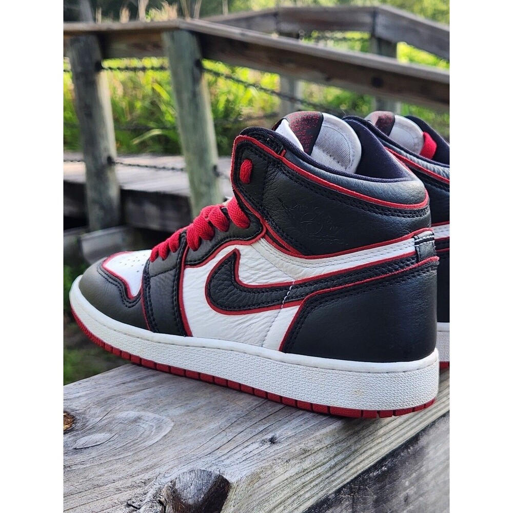 Nike Air Jordan 1 Retro 'Bloodline' Big Kids Size 4.5 Youth Black Red Sneackers - Picture 12 of 15
